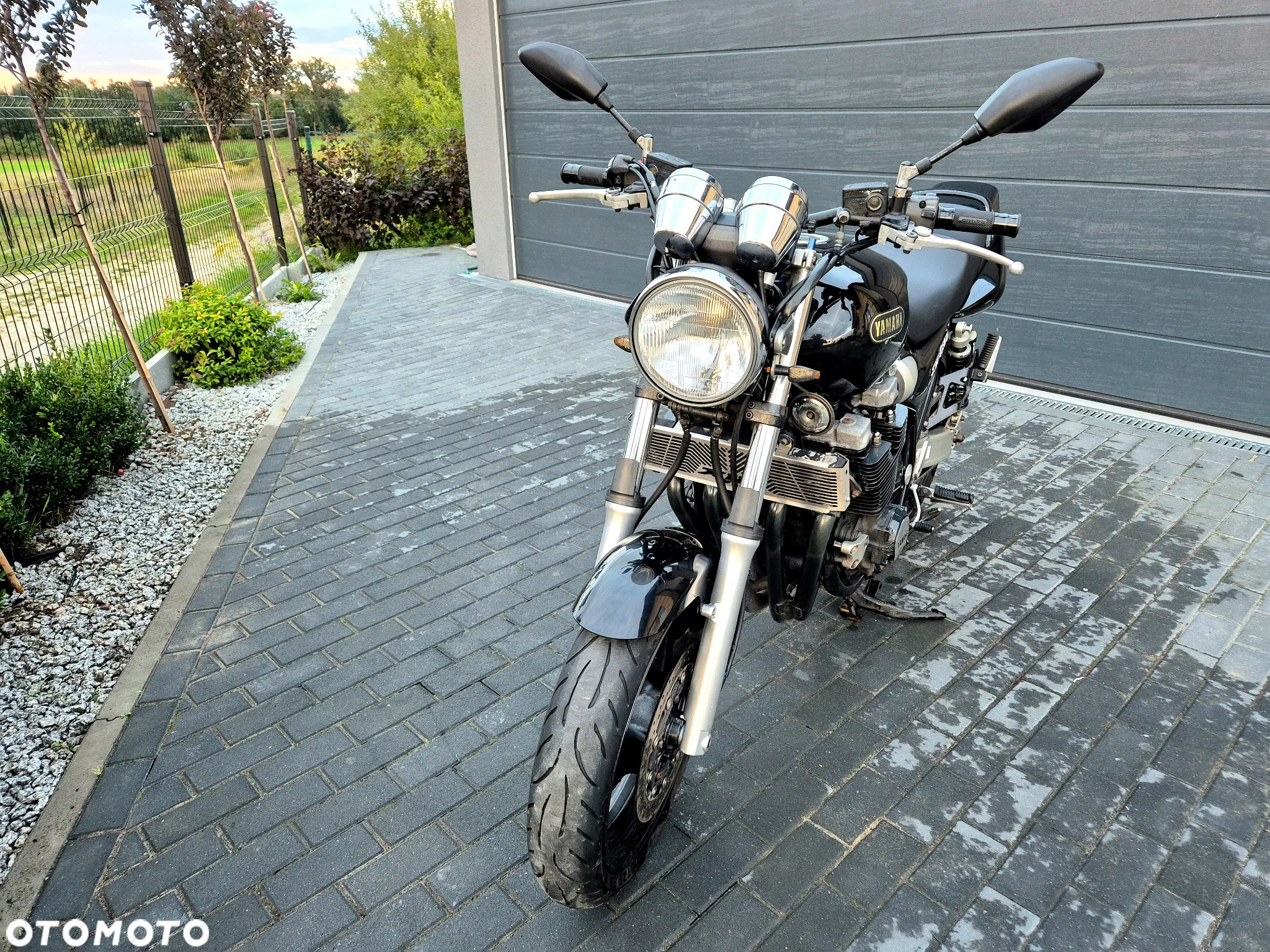 Yamaha XJR - 6