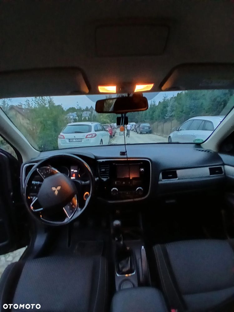 Mitsubishi Outlander - 11