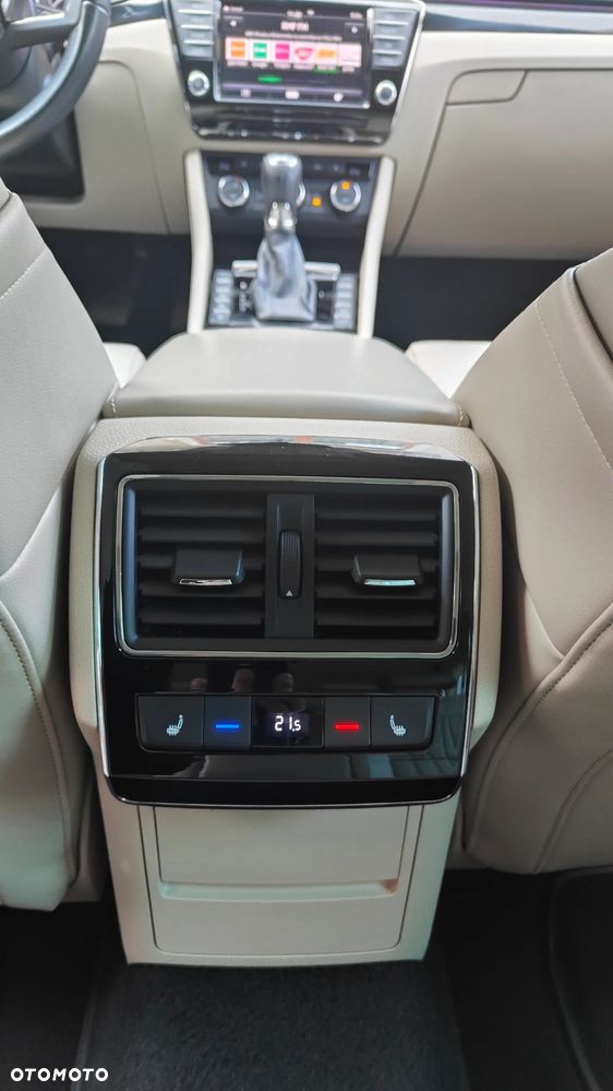 Skoda Superb 2.0 TDI L&K DSG - 18