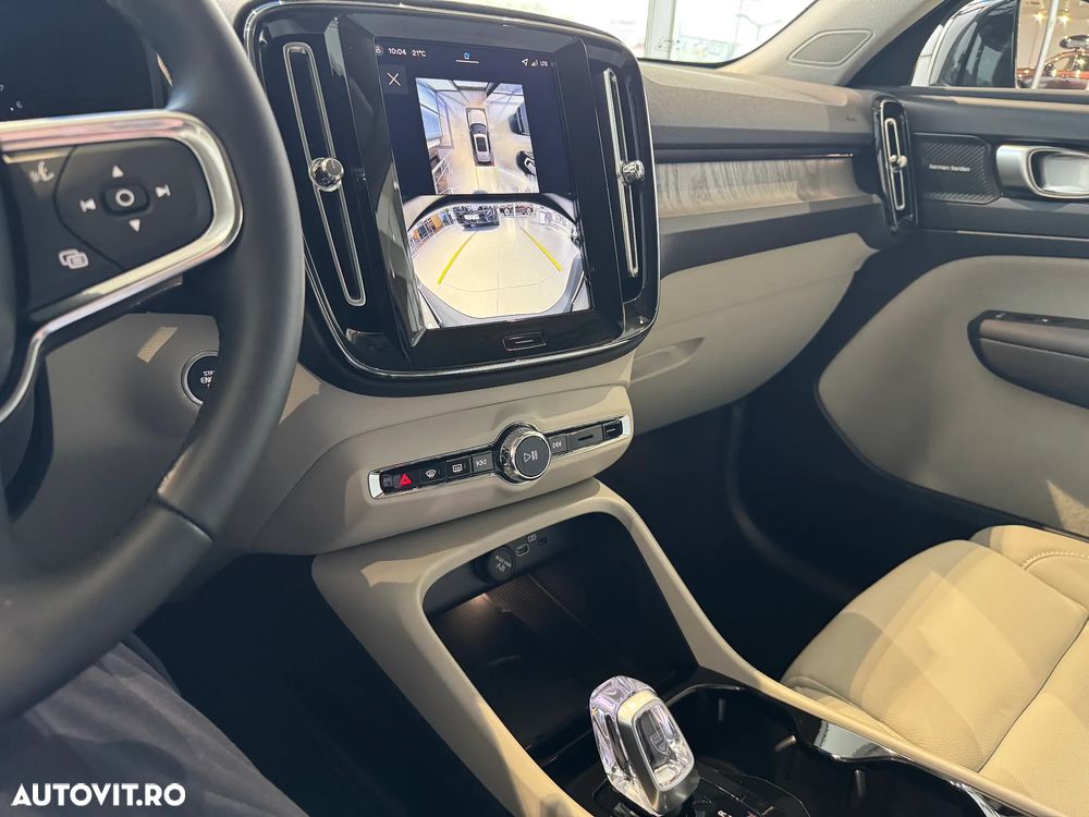 Volvo XC 40 B3 AT FWD MHEV Plus Dark - 17