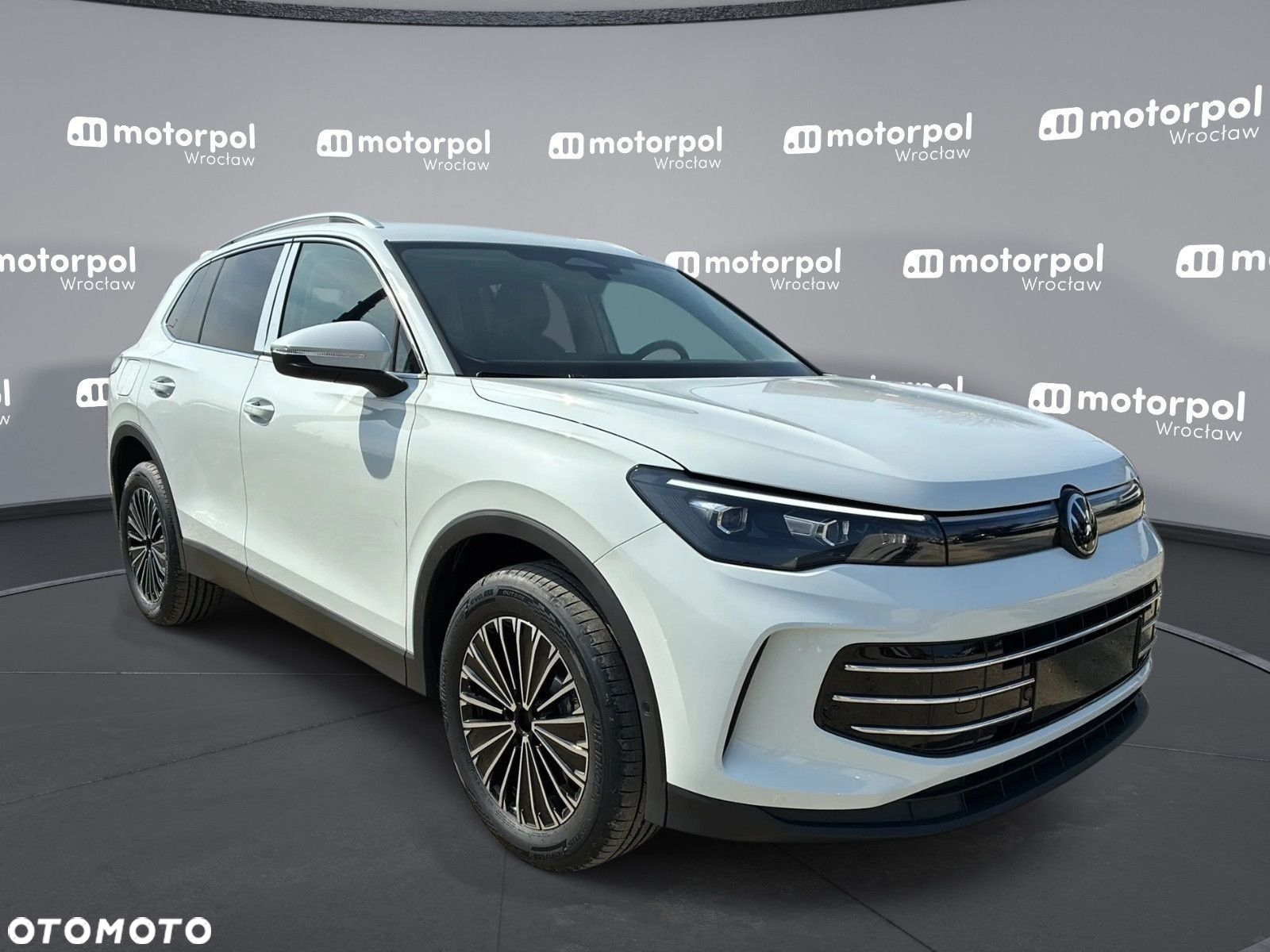 Volkswagen Tiguan - 12