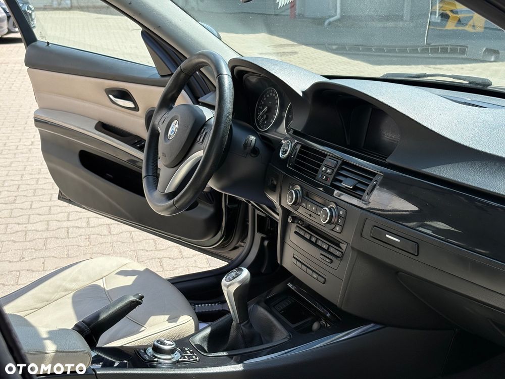 BMW Seria 3 318i Edition Exclusive - 14