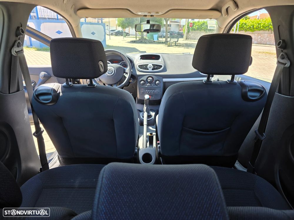 Renault Clio 1.2 16V Confort Dynamique - 17