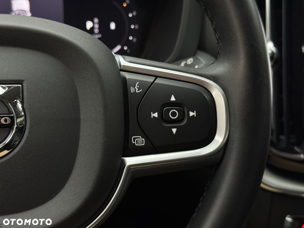 Volvo XC 60 B4 D AWD Momentum Pro - 25