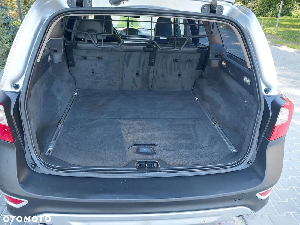 Volvo XC 70 D5 AWD Momentum - 11