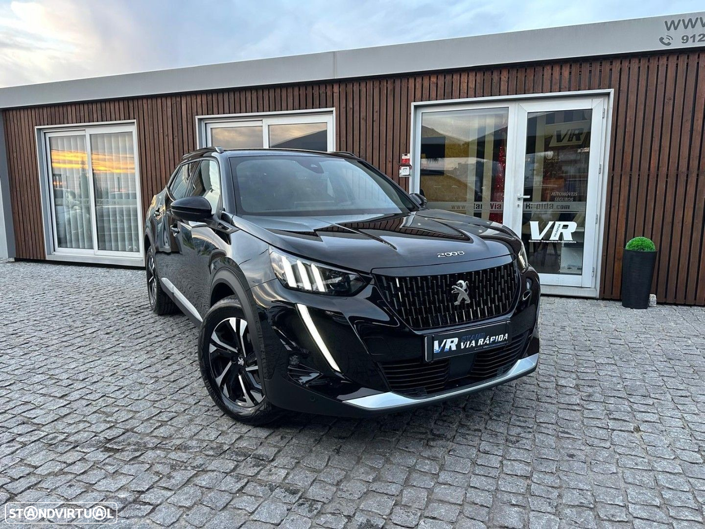 Peugeot 2008 1.2 PureTech GT - 4