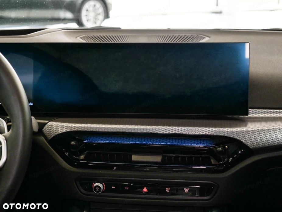 BMW Seria 3 330i xDrive M Sport - 11