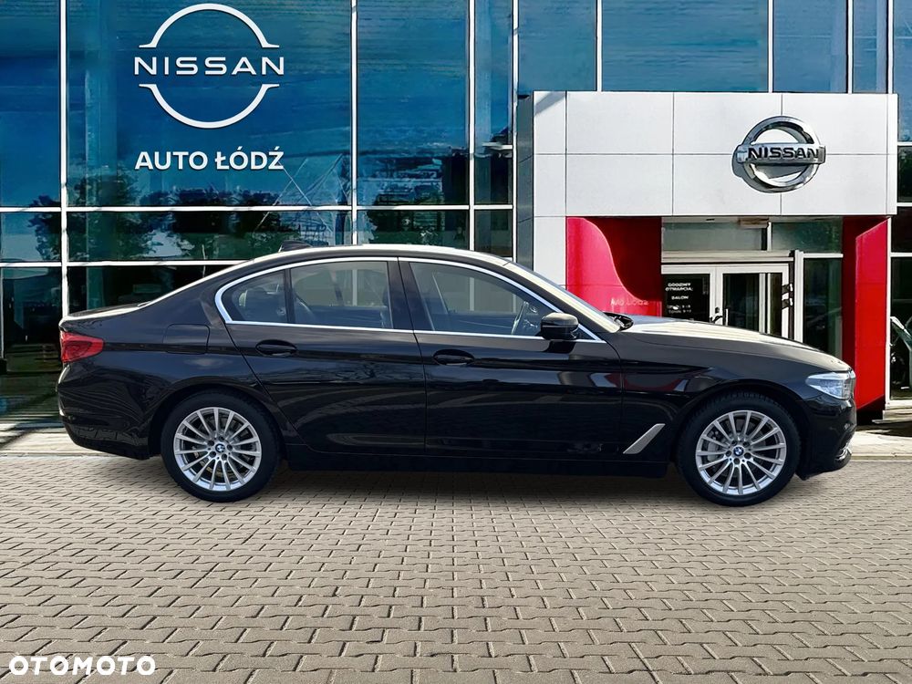 BMW Seria 5 530i GPF xDrive Sport Line sport - 6