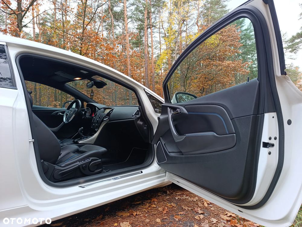 Opel Astra IV GTC OPC - 14