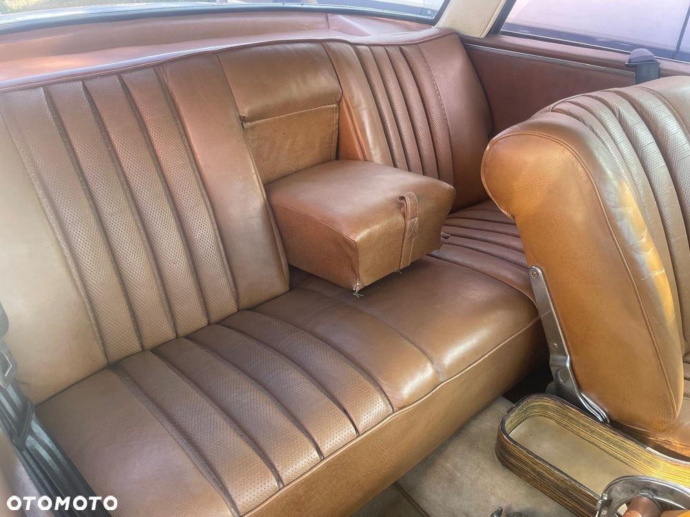 Mercedes-Benz W111 - 10