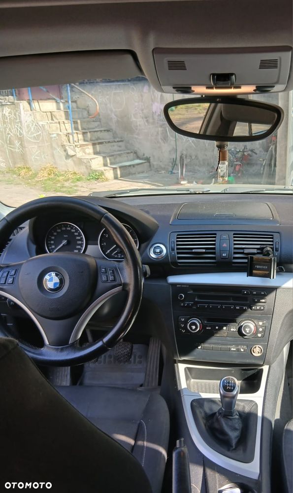 BMW Seria 1 120I 2008 photo 3