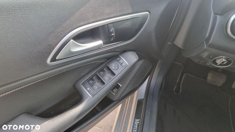 Mercedes-Benz CLA 200 d 7G-DCT UrbanStyle Edition - 30