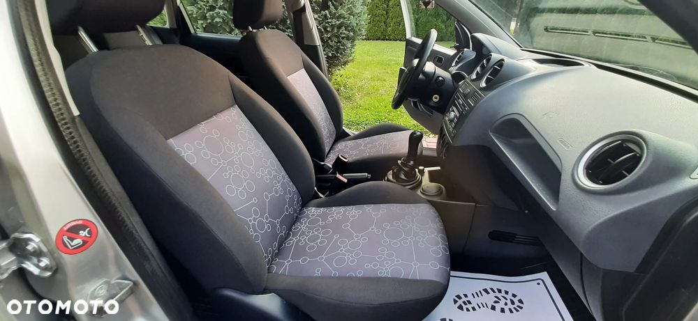 Ford Fiesta - 32