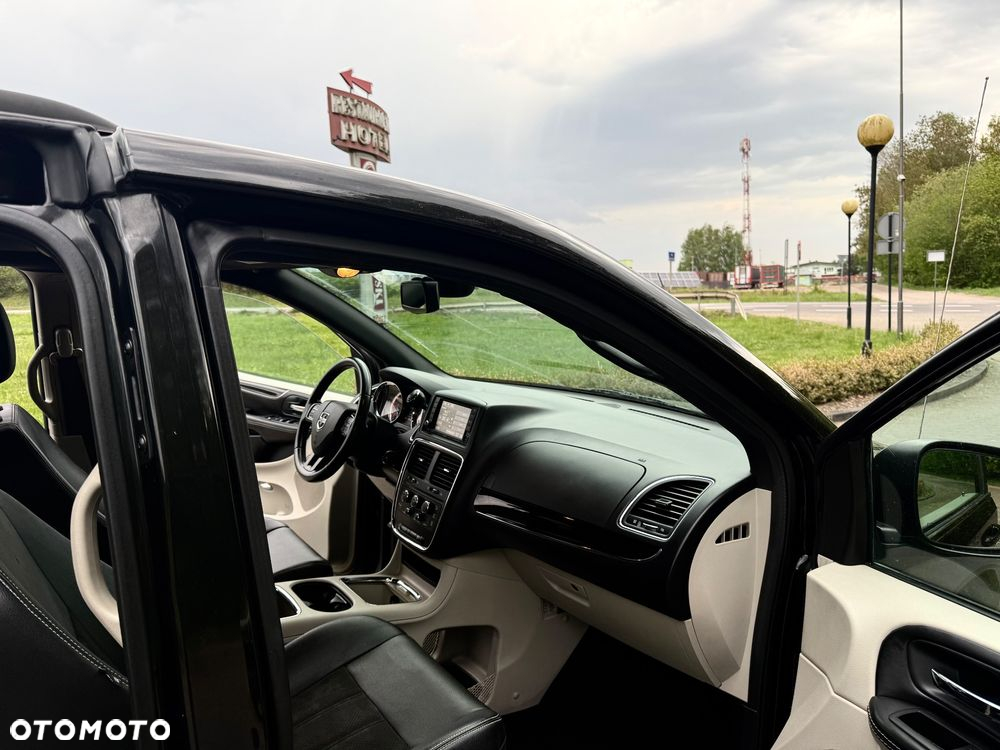 Dodge Grand Caravan - 8