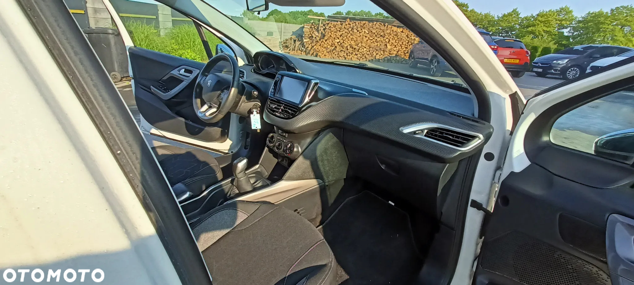 Peugeot 2008 1.2 Pure Tech Style S&S - 19
