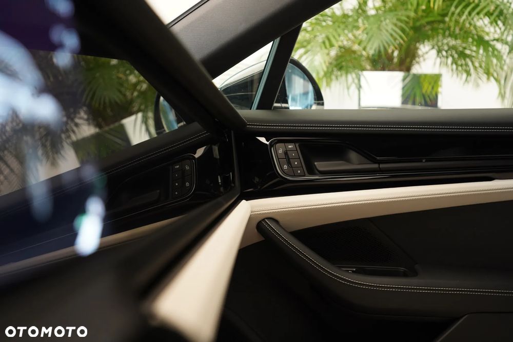 Porsche Panamera - 23