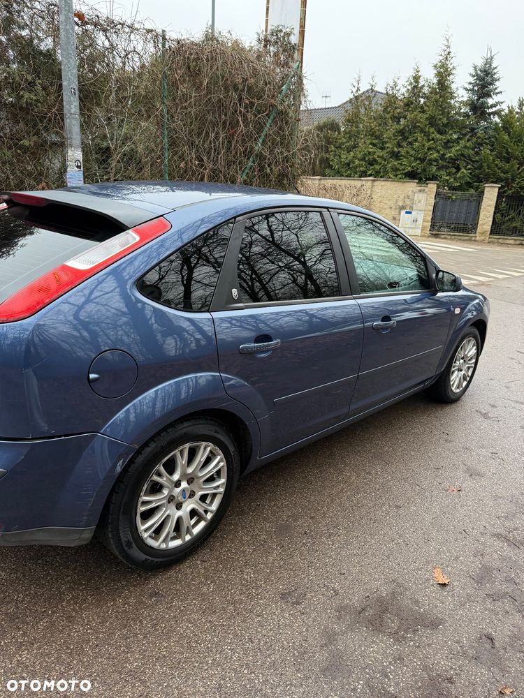 Ford Focus 2.0 Ghia - 8