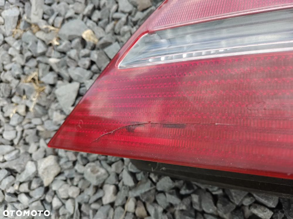 MERCEDES W209 CLK Lampa Tylna Tył Prawa Pęknięta - 3