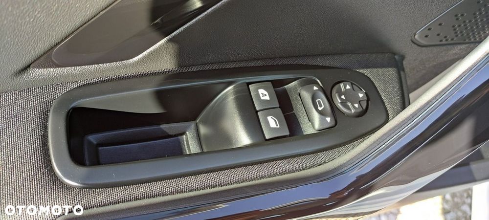 Peugeot 208 - 24