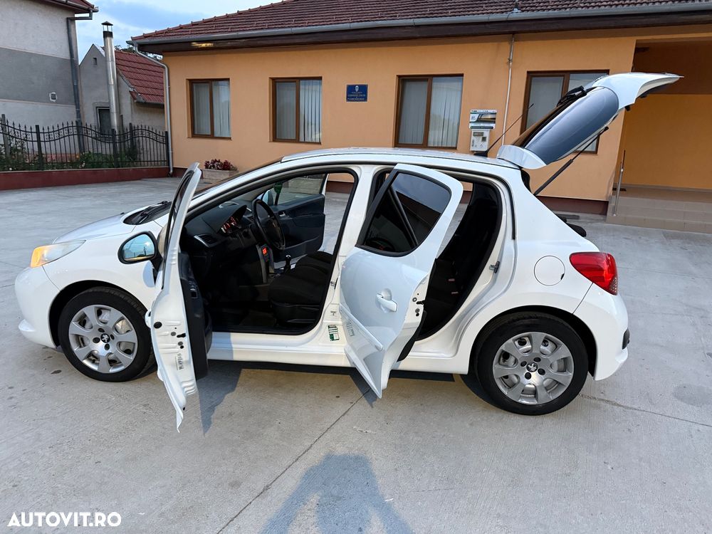 Peugeot 207 1.6HDI Feline - 31