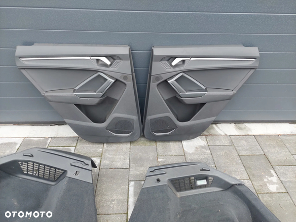 AUDI Q3 83A tapicerka drzwi tył tylna tapicerki tył
