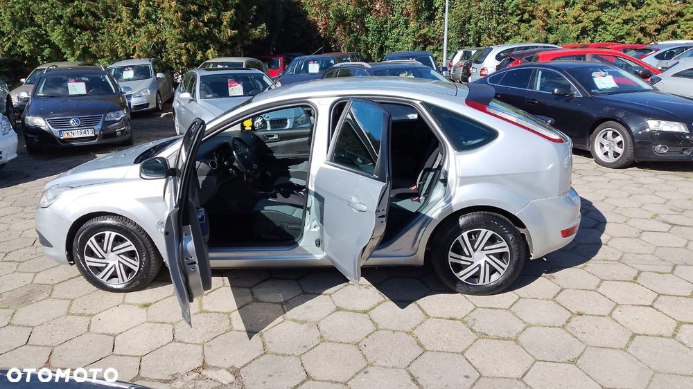 Ford Focus 1.6 Ambiente - 9