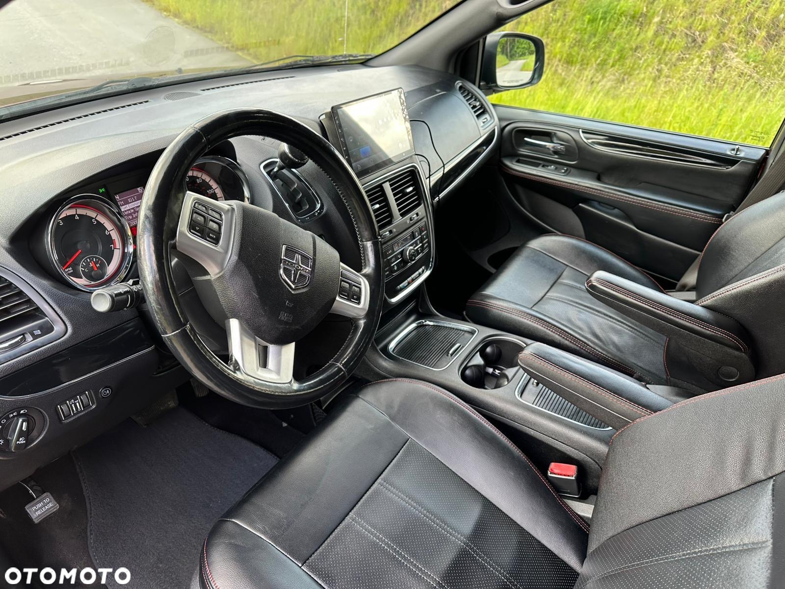 Dodge Grand Caravan - 16