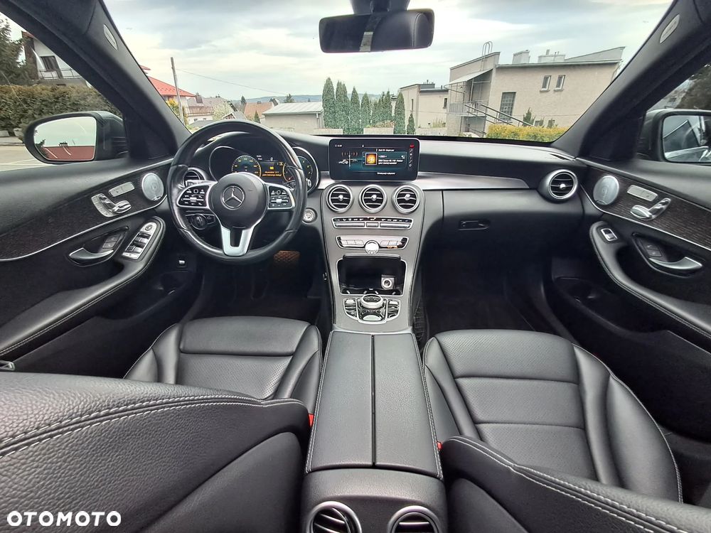 Mercedes-Benz Klasa C 300 4Matic 9G-TRONIC Exclusive - 12