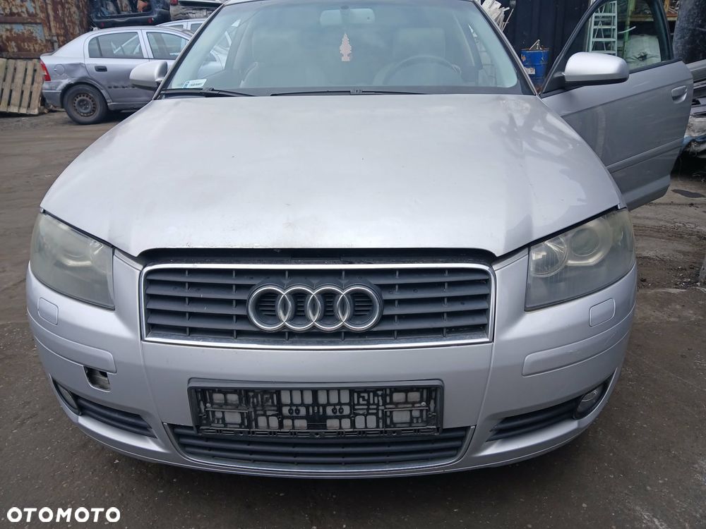 Audi A3 8P na części kod lakieru LY7W - 1