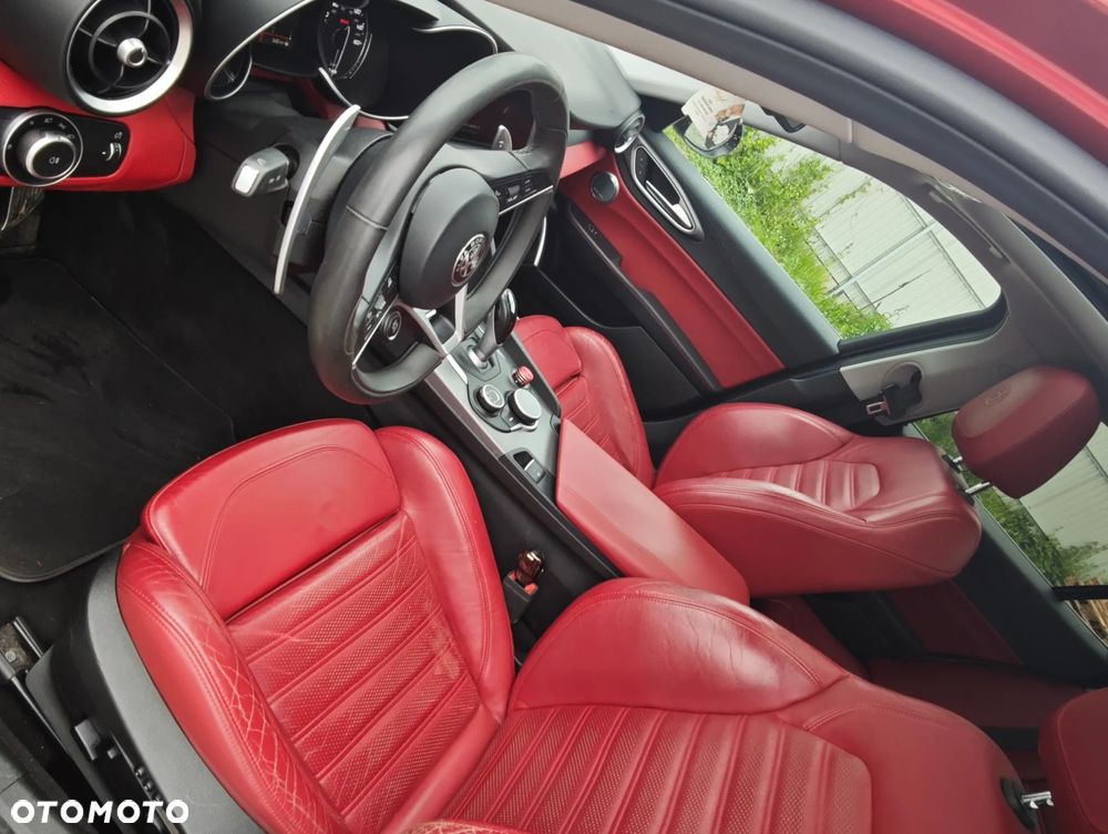 Alfa Romeo Giulia 2.0 Turbo TI Q4 - 9