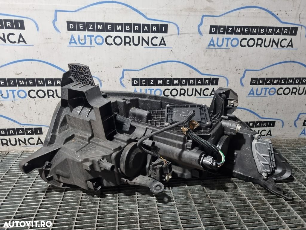Far Stanga Renault Kadjar 2015 - 2018 SUV 4 Usi (1310) Cu lupă - 4
