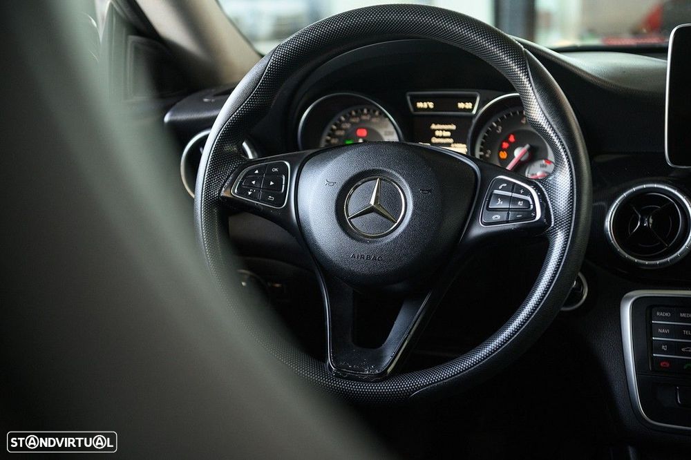 Mercedes-Benz CLA 180 d Shooting Brake Urban - 43