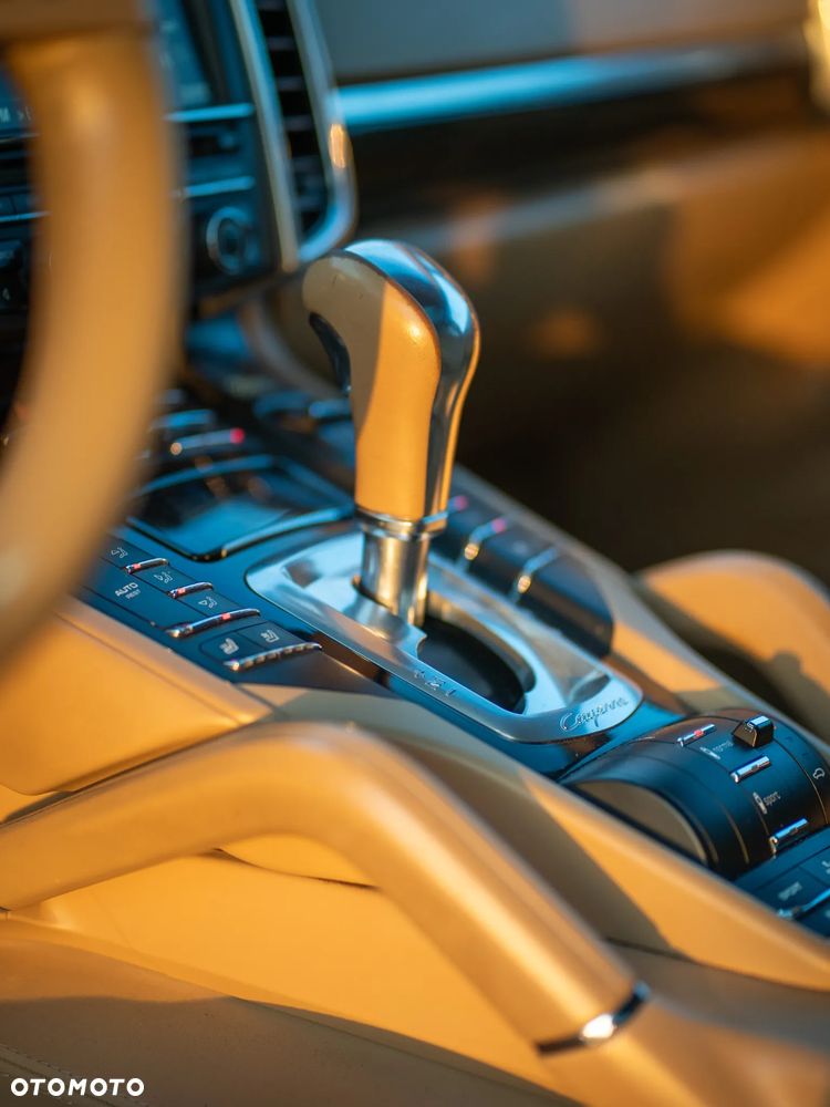 Porsche Cayenne - 19