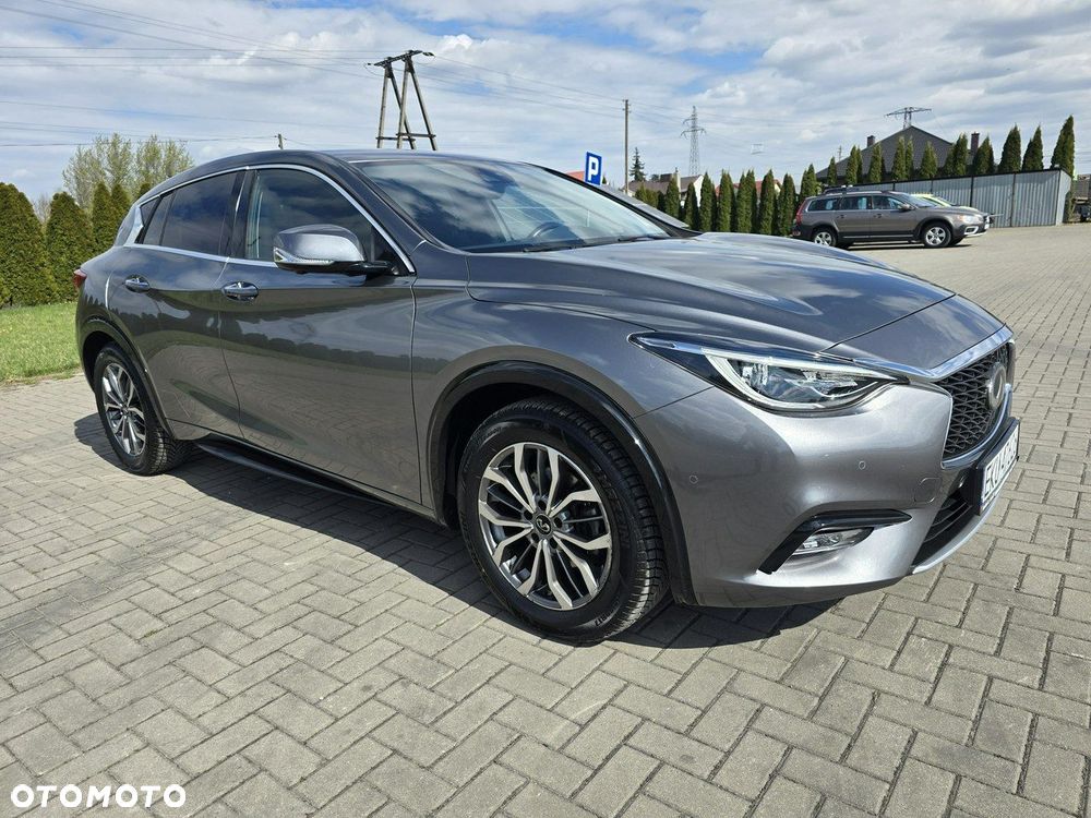 Infiniti Q30 - 3
