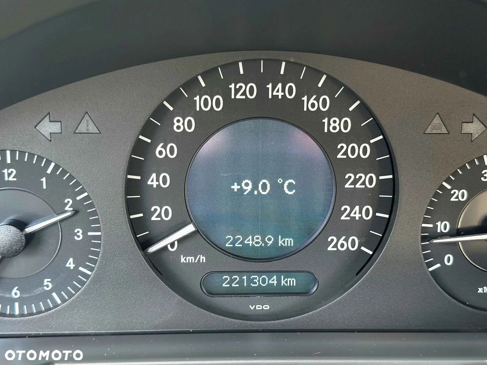 Mercedes-Benz Klasa E 240 Classic - 29