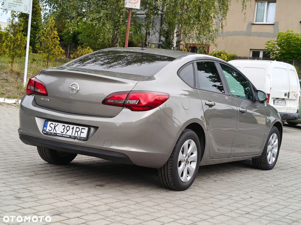 Opel Astra 1.6 EU6 - 10