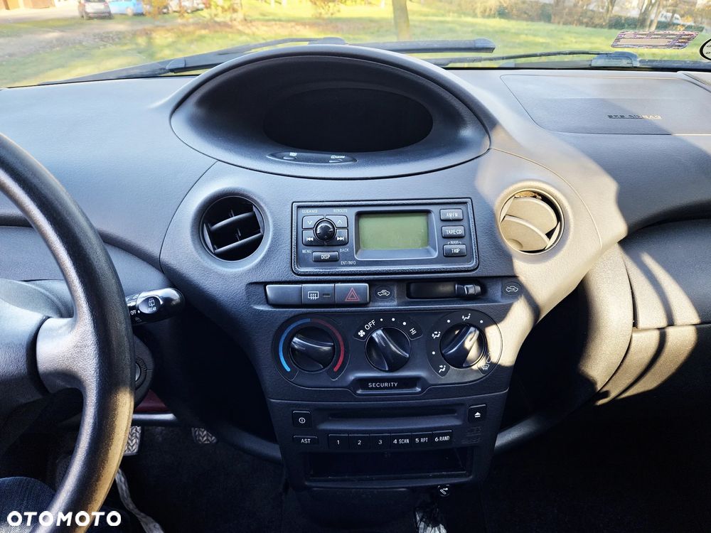 Toyota Yaris - 16