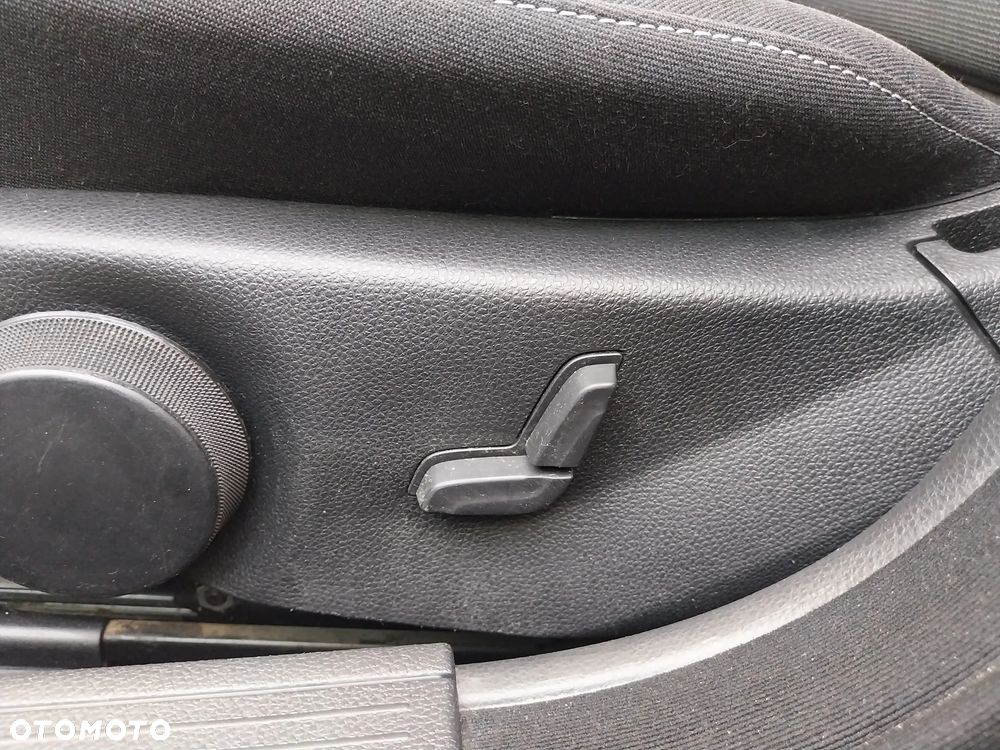 Mercedes-Benz Klasa C 180 BlueEFFICIENCY - 9