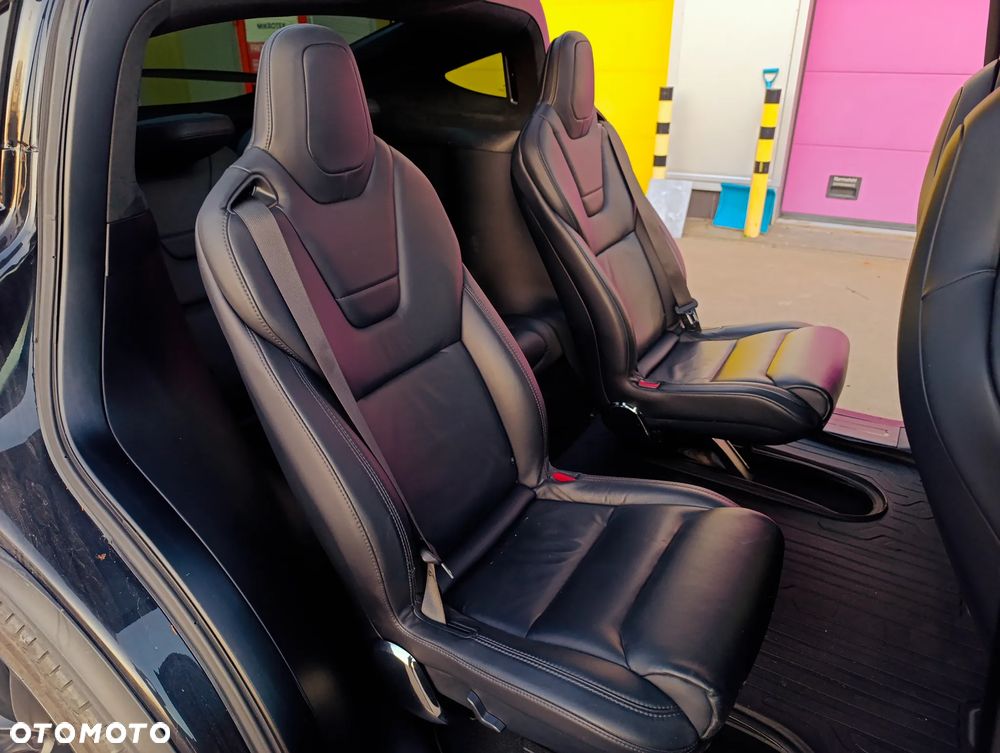 Tesla Model X - 17