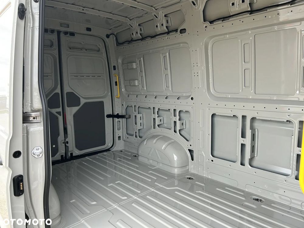 Volkswagen Crafter 35 Furgon L3/H2, 2.0 TDI 140 KM, Wysoki dach, r.o. 3640mm - 12