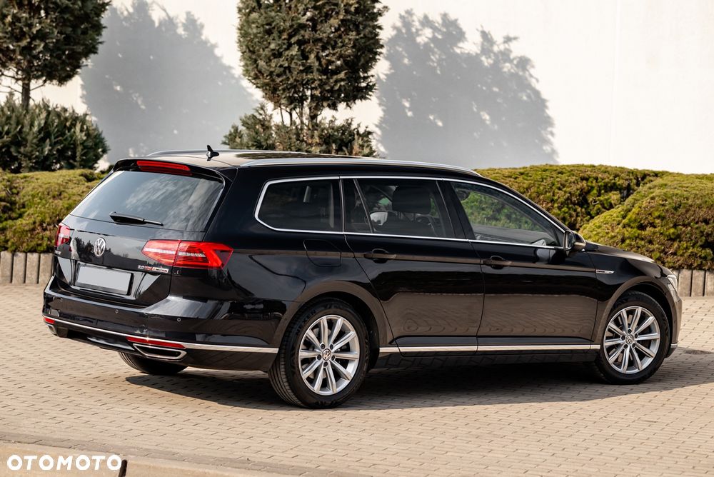 Volkswagen Passat 2.0 TDI SCR 4Motion DDG Highline - 14