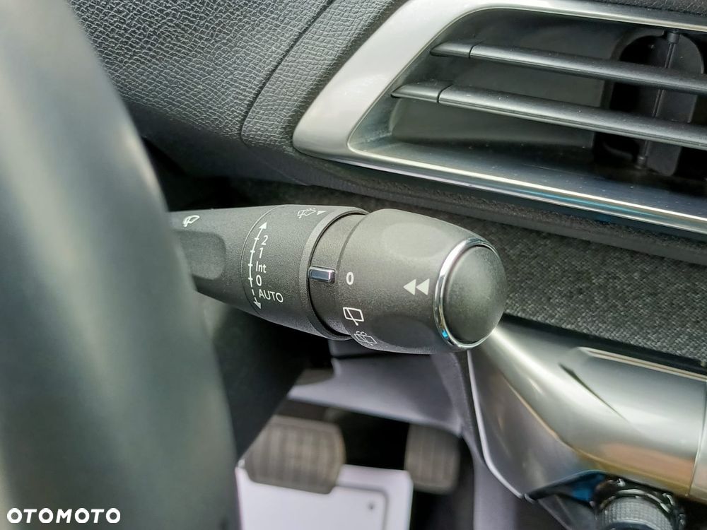 Peugeot 3008 PureTech 130 Stop & Start GPF EAT8 Allure Pack - 21