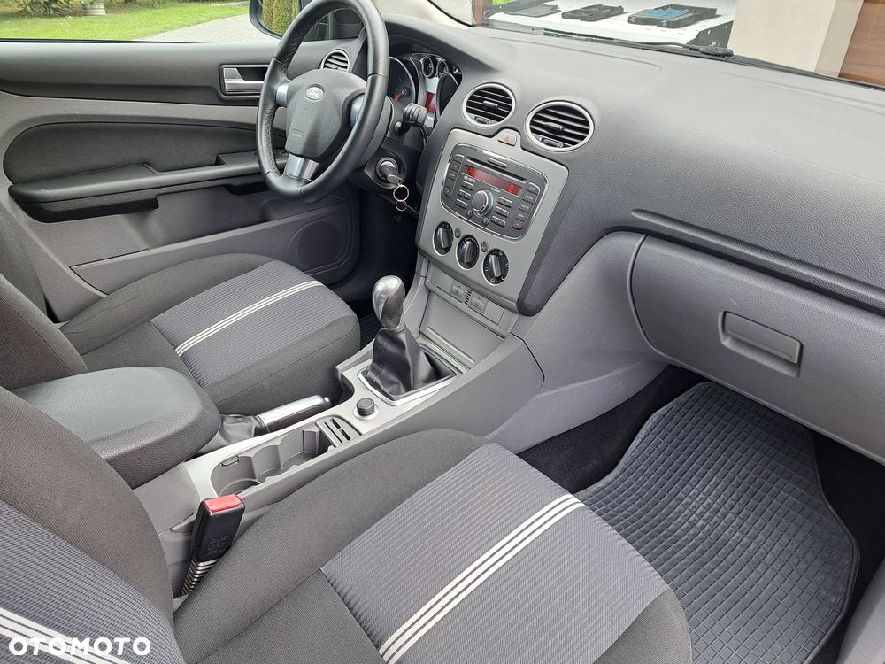 Ford Focus 1.6 16V Ambiente - 9