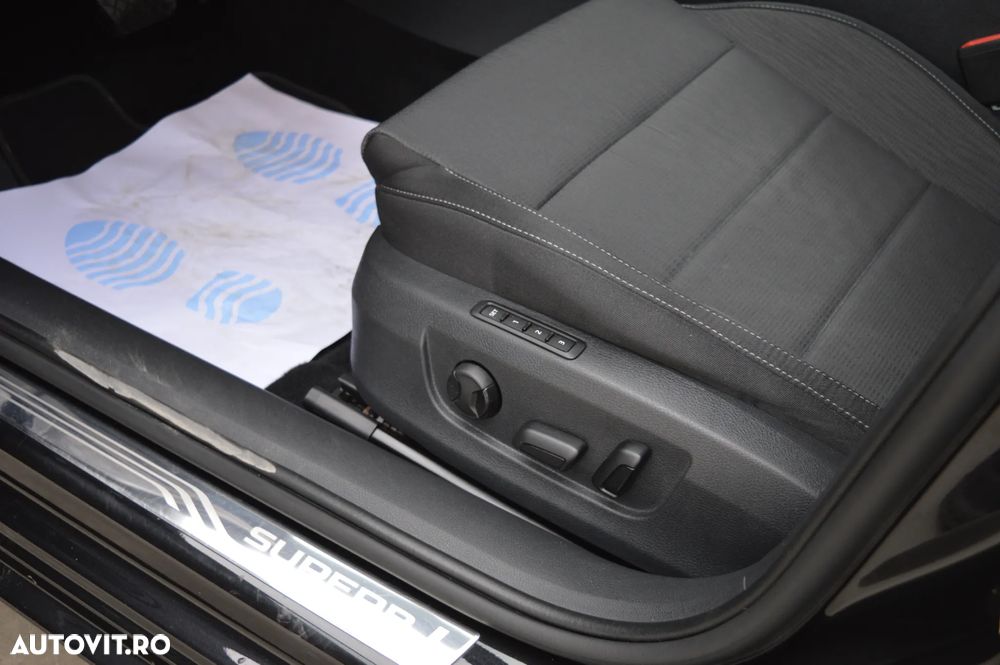 Skoda Superb 2.0 TDI DSG Ambition - 26