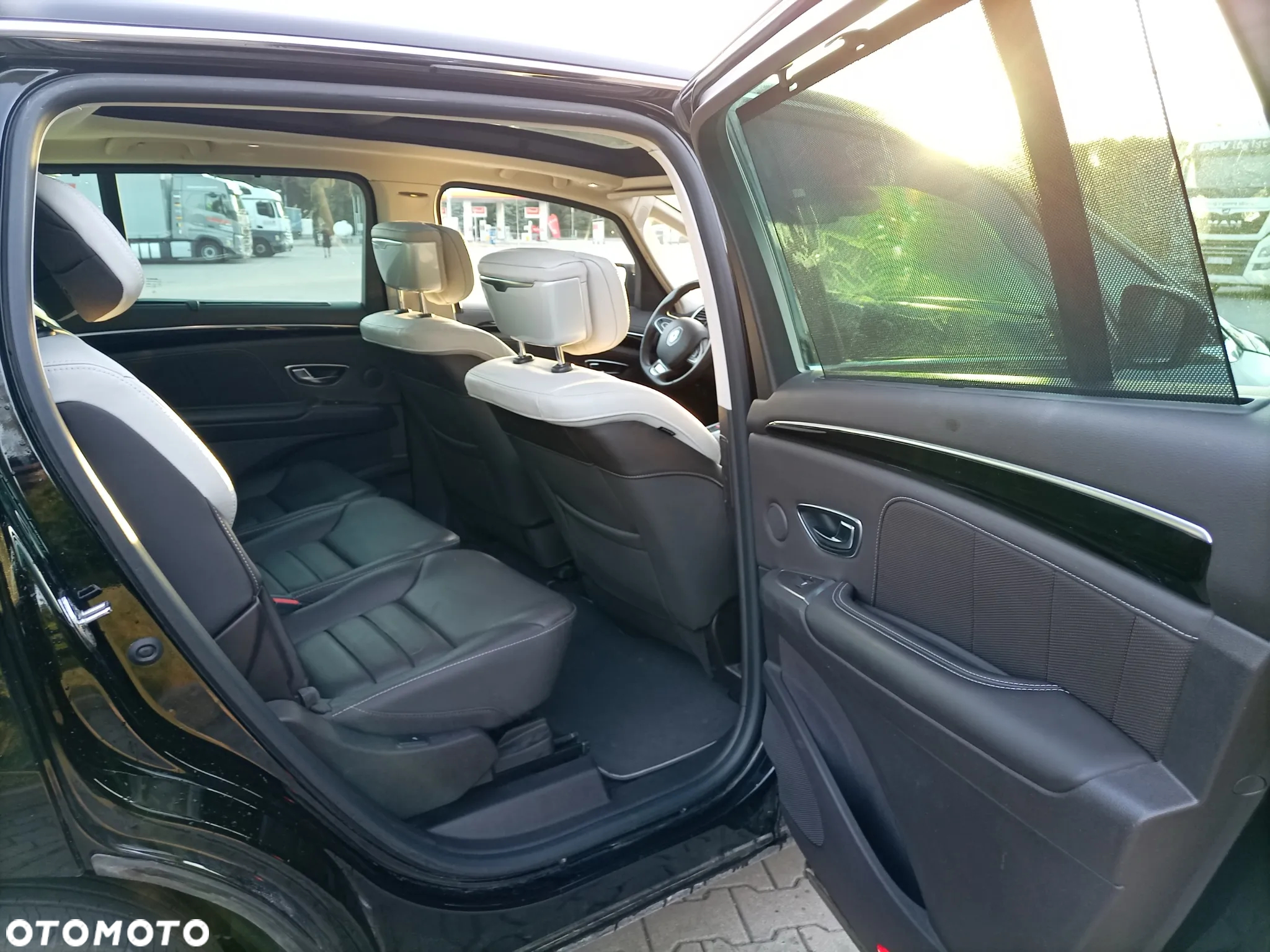 Renault Espace 1.6 dCi Energy Initiale Paris EDC - 15