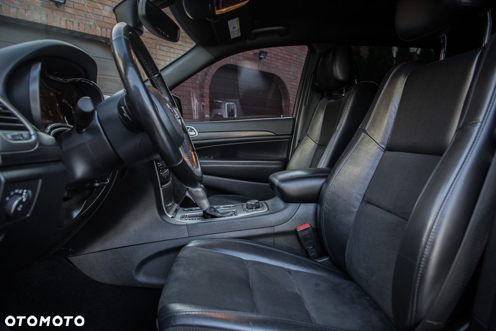 Jeep Grand Cherokee - 12