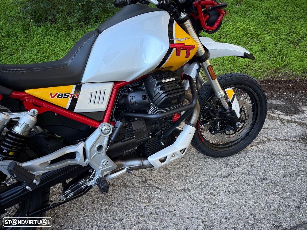 Moto Guzzi V85 TT - 15