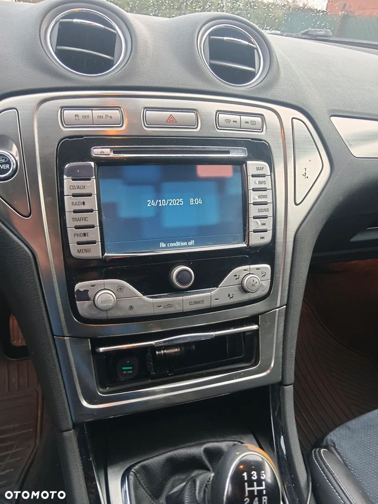 Ford Mondeo 2.0 Ghia - 13