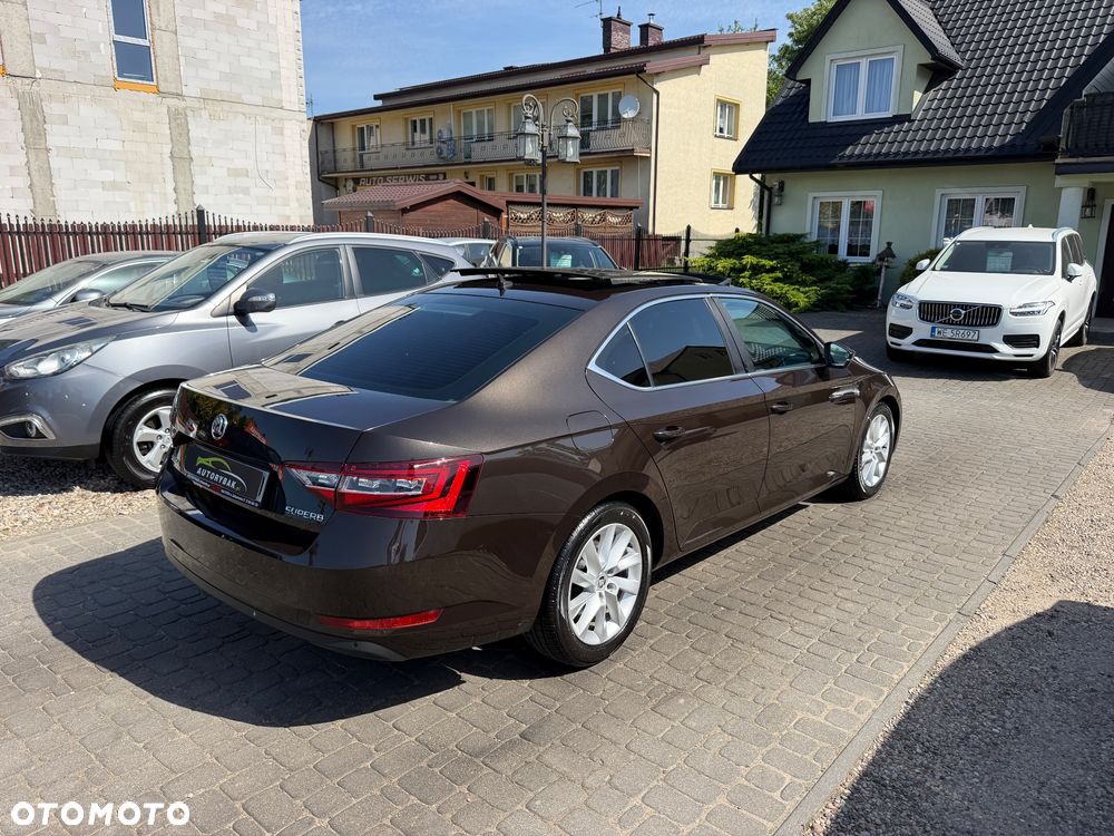 Skoda Superb 2.0 TDI Style - 4