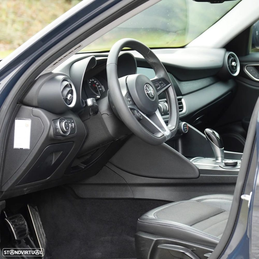 Alfa Romeo Giulia 2.2 D AT8 - 19